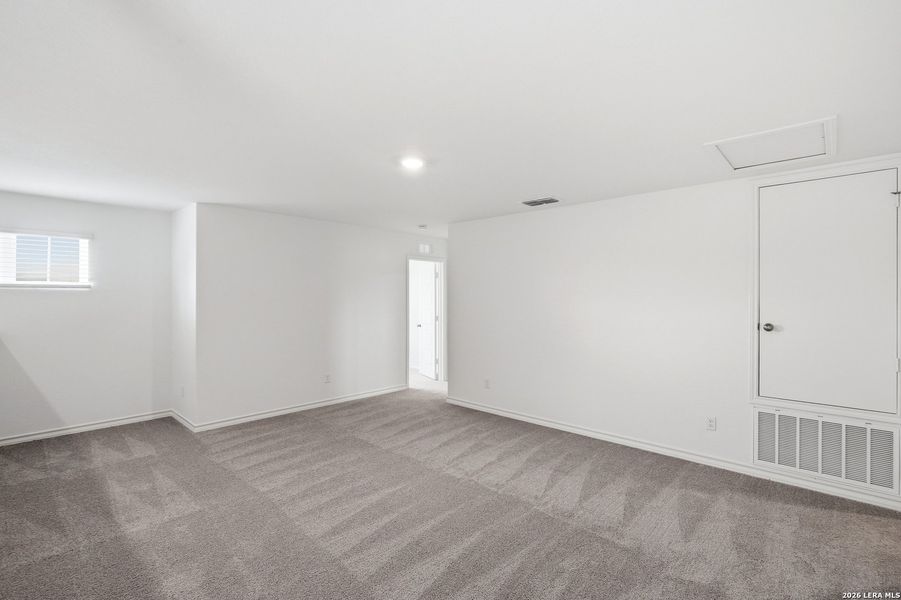 Spacious, unfurnished interior of a new home in Lily Springs, Seguin (Image 18). Spacious, unfurnished interior of a new home in Lily Springs, Seguin (Image 18).