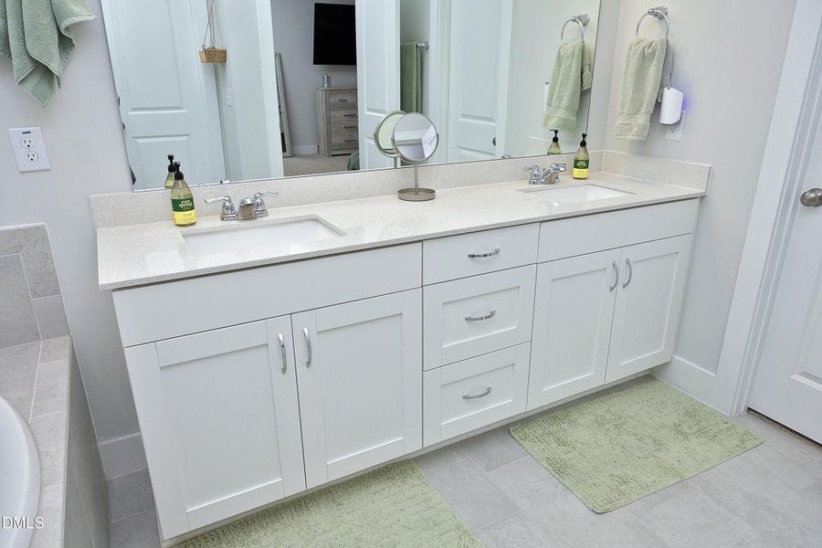 24BathCabinets 24BathCabinets