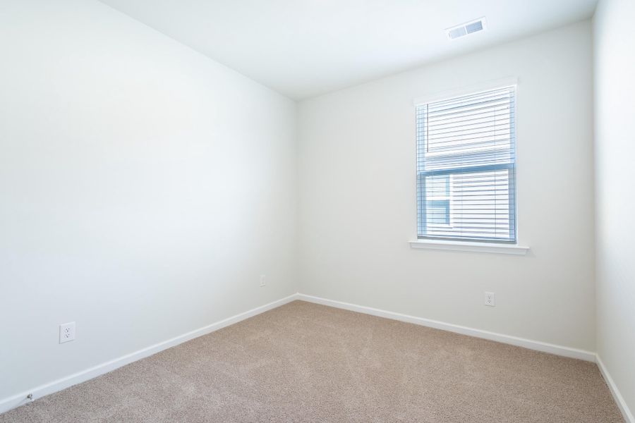 Spacious, unfurnished interior of a new home in , Summerville (Image 11).