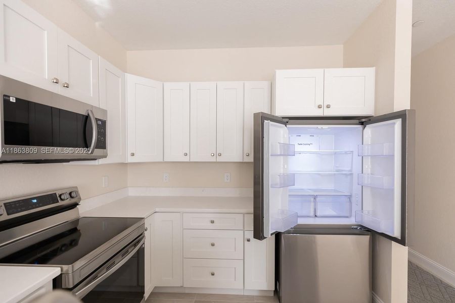 Furnished interior view inside a new home in , Tamarac (Image 13).