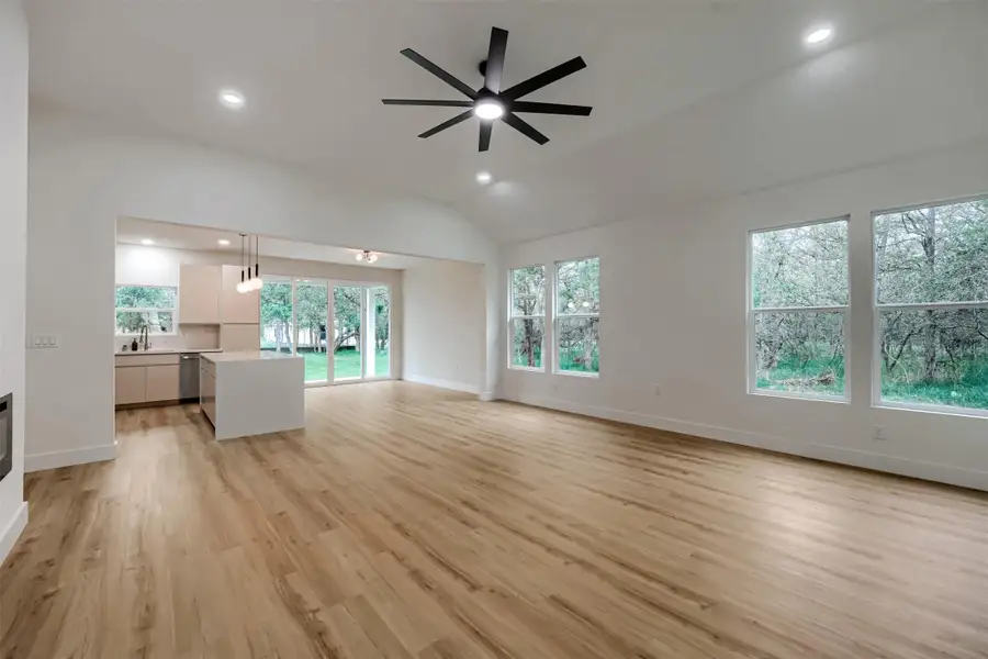 Spacious, unfurnished interior of a new home in , Bastrop (Image 26).