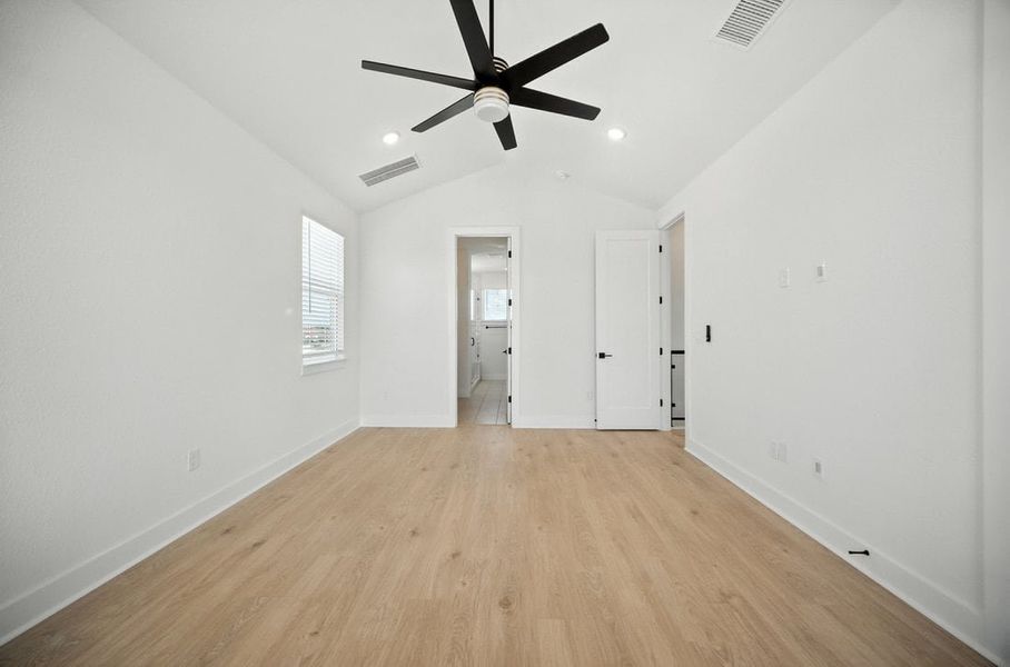 Spacious, unfurnished interior of a new home in Foxfield, Austin (Image 9). Spacious, unfurnished interior of a new home in Foxfield, Austin (Image 9).