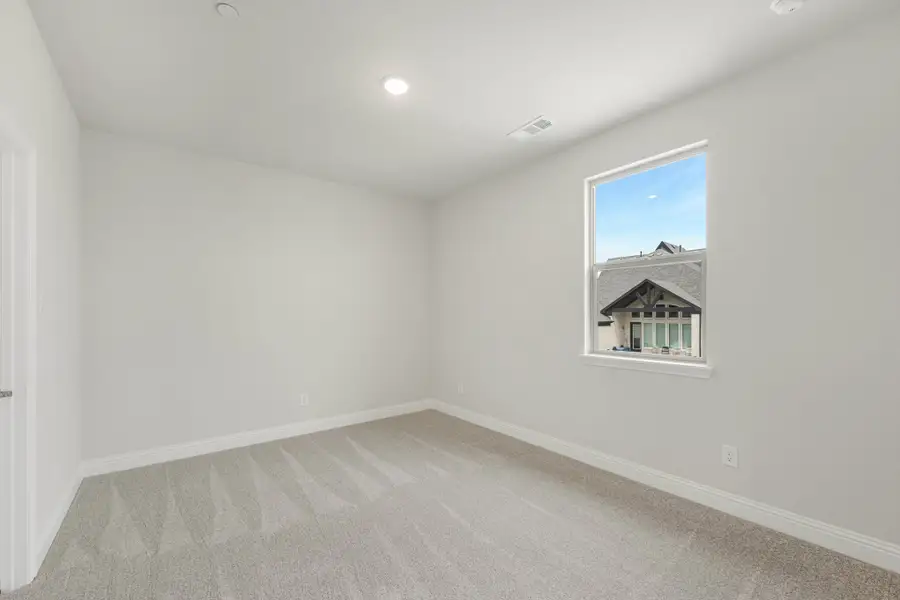 Spacious, unfurnished interior of a new home in Cottonwood Creek, Rowlett (Image 40).