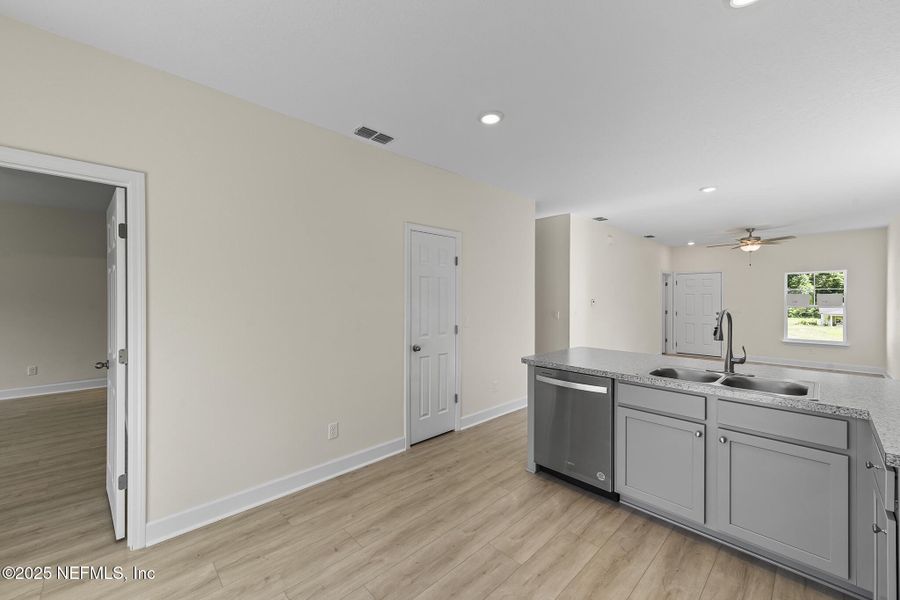 Spacious, unfurnished interior of a new home in , Jacksonville (Image 22).