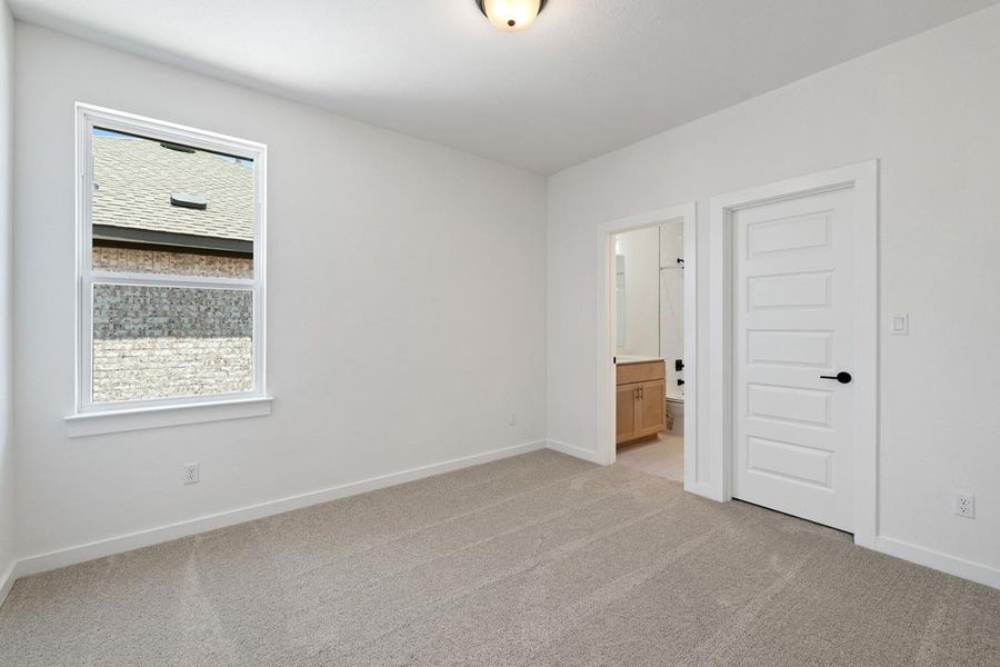 Spacious, unfurnished interior of a new home in Heritage, Dripping Springs (Image 38).