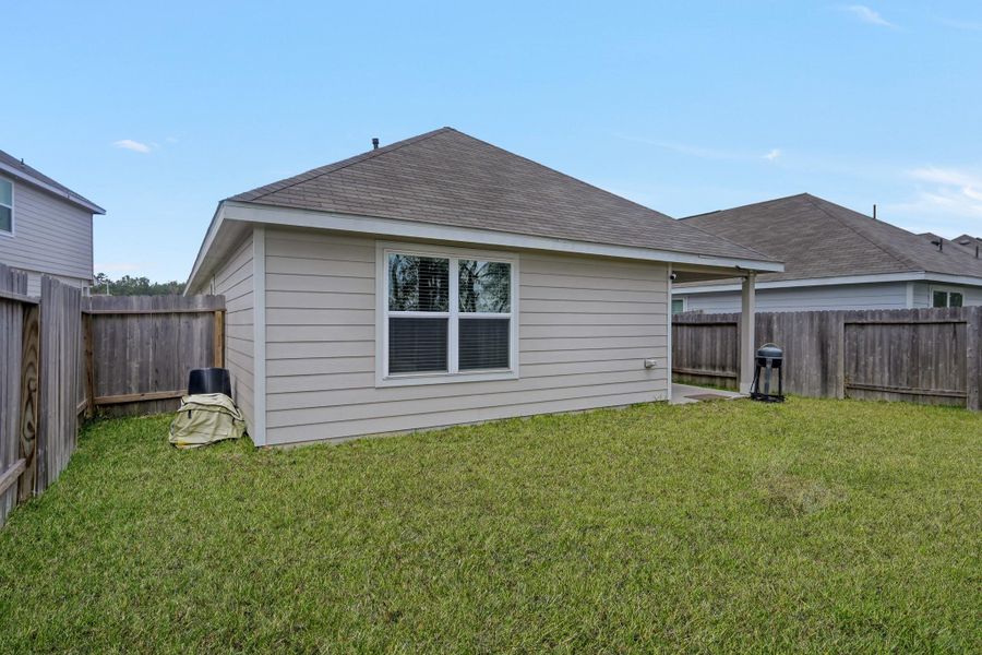Exterior details and patio area of a home in Townsend Reserve, Splendora (Image 4).