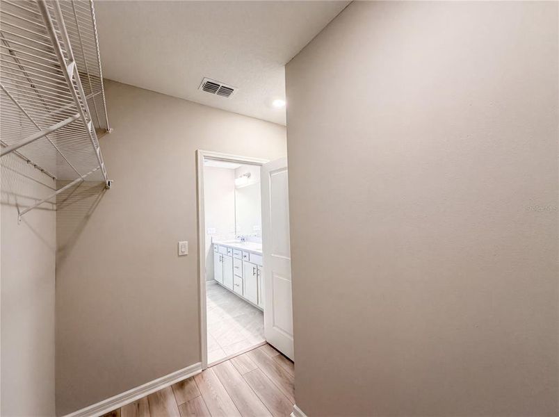 Spacious, unfurnished interior of a new home in Del Webb Stone Creek, Ocala (Image 17).