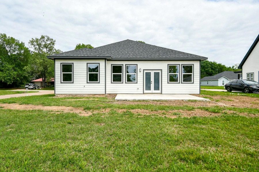 Exterior details and patio area of a home in , Livingston (Image 4).