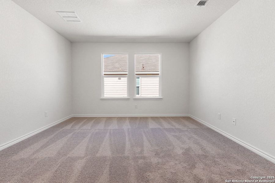 Spacious, unfurnished interior of a new home in Southton Cove, Seguin (Image 8).