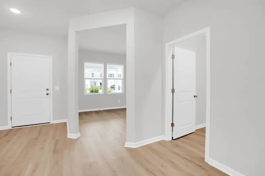 Spacious, unfurnished interior of a new home in Bradford Pointe, Summerville (Image 36).