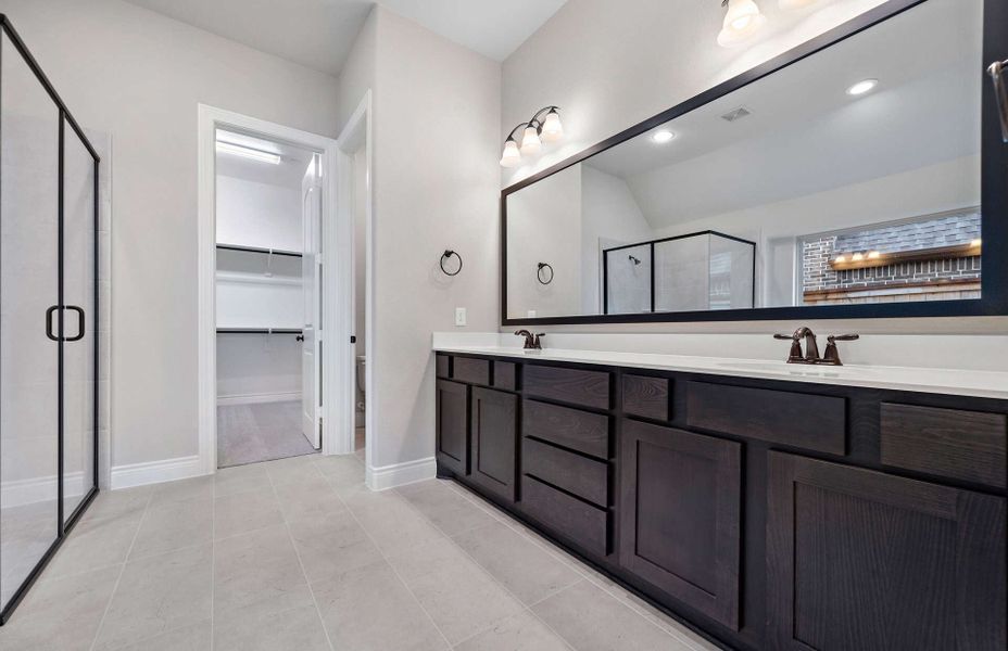 Representative furnished interior of a home built from the 3326 by Ravenna Homes in Cross Creek West, Fulshear (Image 32).