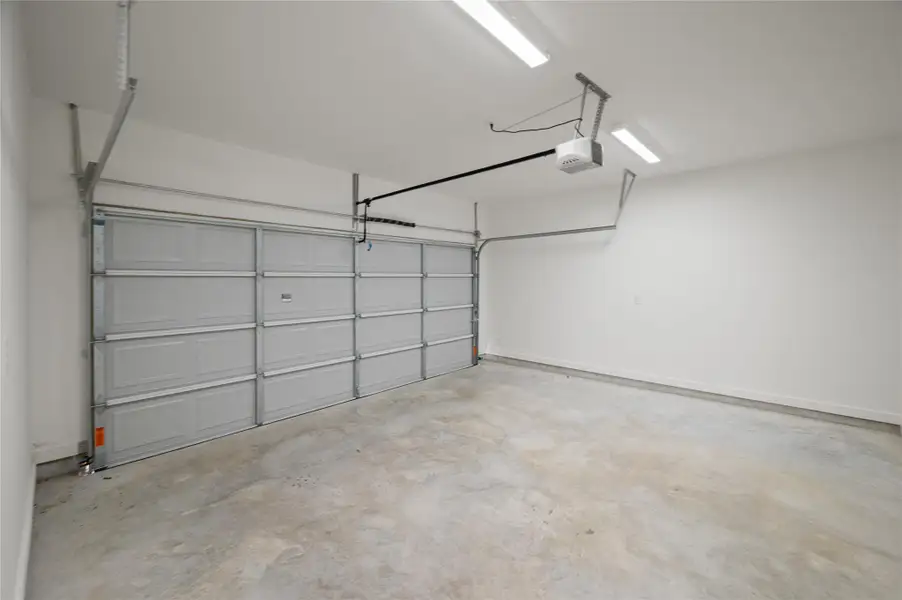 Spacious, unfurnished interior of a new home in , Houston (Image 25).