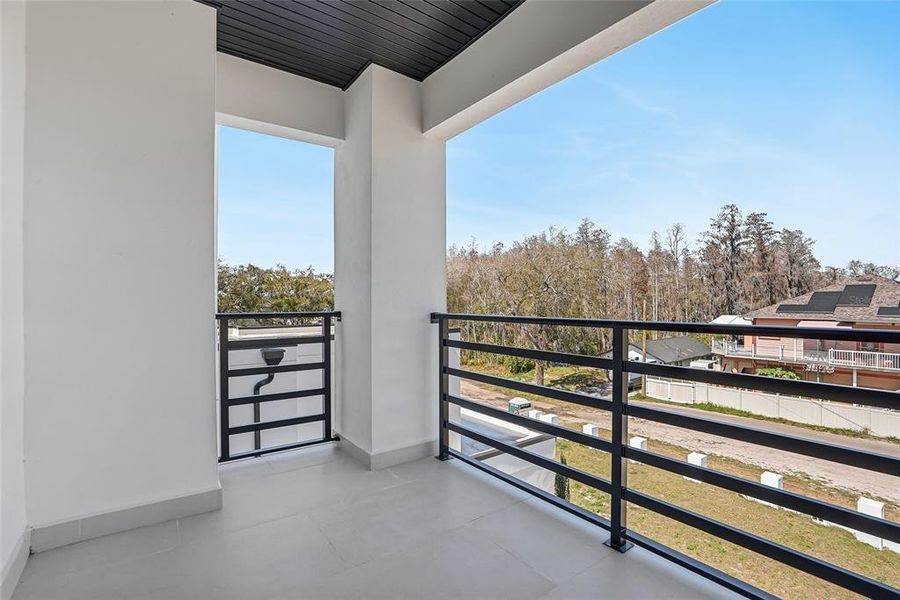 Exterior details and patio area of a home in , Tampa (Image 27).