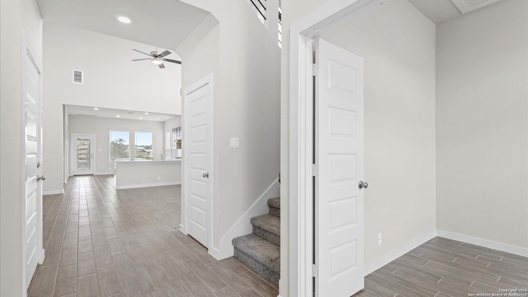Spacious, unfurnished interior of a new home in Meyer Ranch, New Braunfels (Image 15). Spacious, unfurnished interior of a new home in Meyer Ranch, New Braunfels (Image 15).
