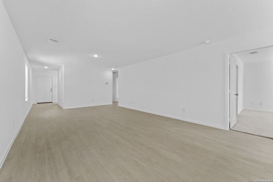 Spacious, unfurnished interior of a new home in Higdon Crossing, San Antonio (Image 14).