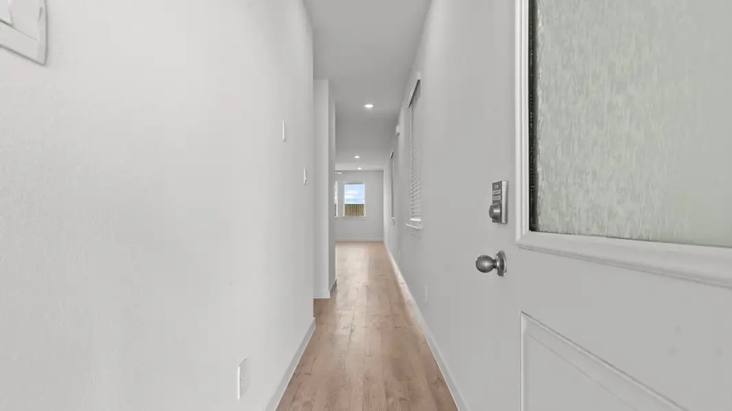 Spacious, unfurnished interior of a new home in Villarosa at Tamarron, Katy (Image 13). Spacious, unfurnished interior of a new home in Villarosa at Tamarron, Katy (Image 13).