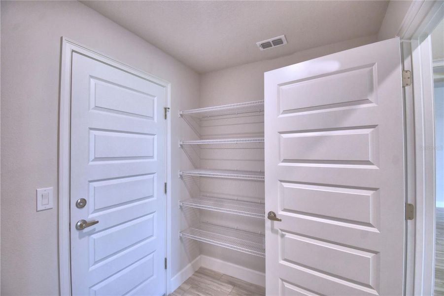 Spacious, unfurnished interior of a new home in Lake Juliana Estates, Auburndale (Image 21).