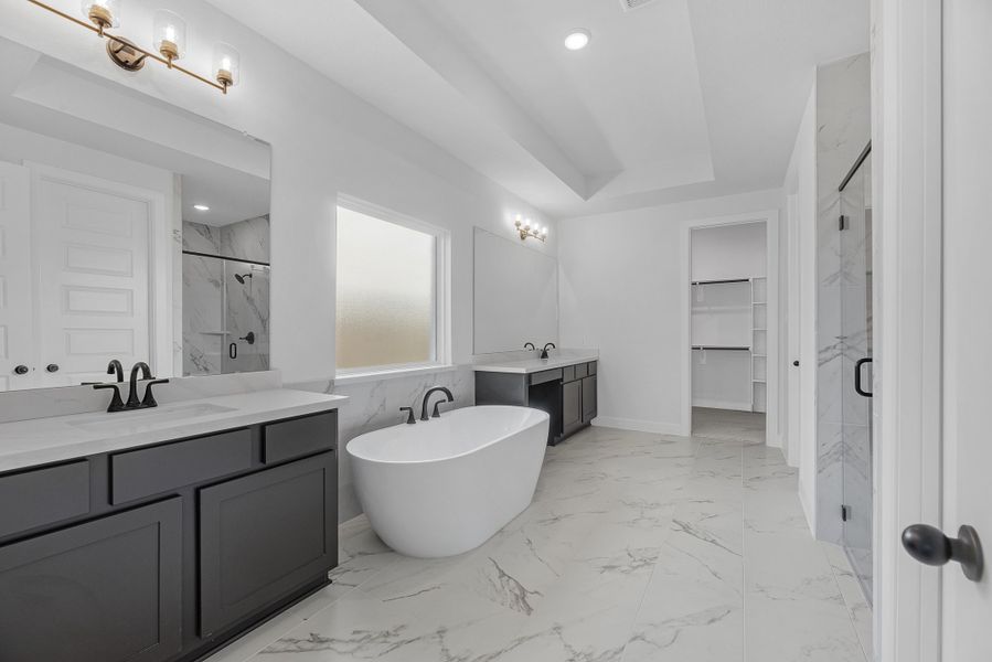 Furnished interior view inside a new home in Sienna, Missouri City (Image 8).