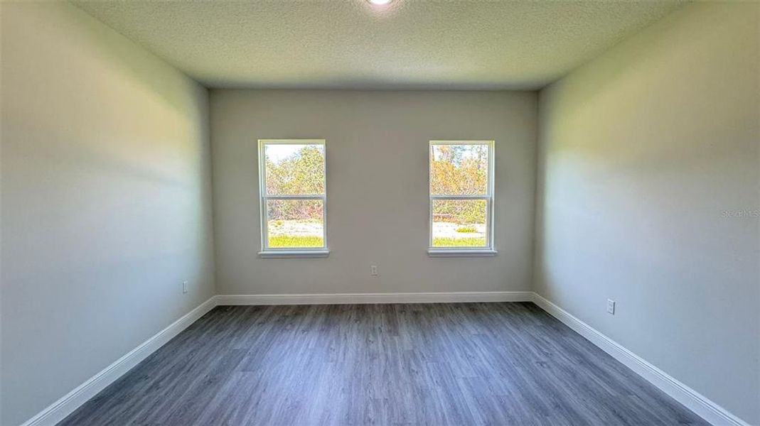 Spacious, unfurnished interior of a new home in , Ocala (Image 4).