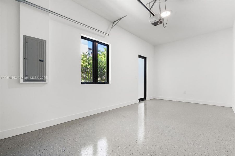 Spacious, unfurnished interior of a new home in , Coral Gables (Image 22).