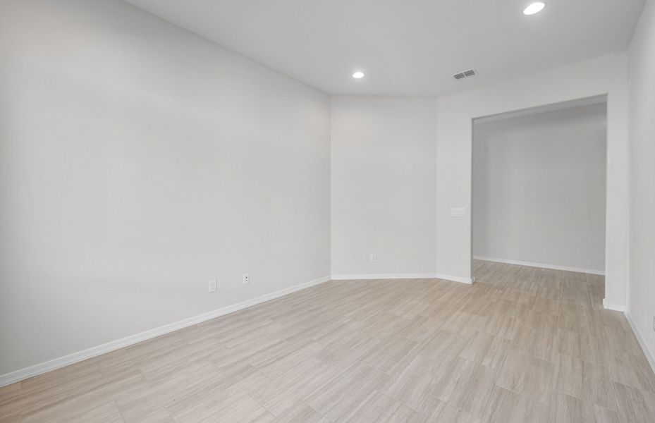 Spacious, unfurnished interior of a new home in Artisan at Asante, Surprise (Image 21).