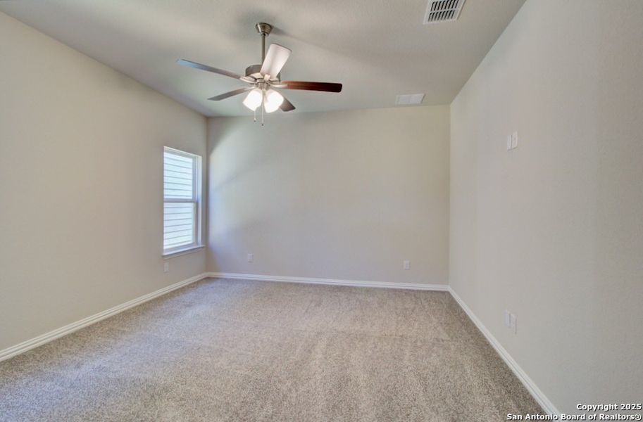 Spacious, unfurnished interior of a new home in Casinas at Gruene, New Braunfels (Image 15).