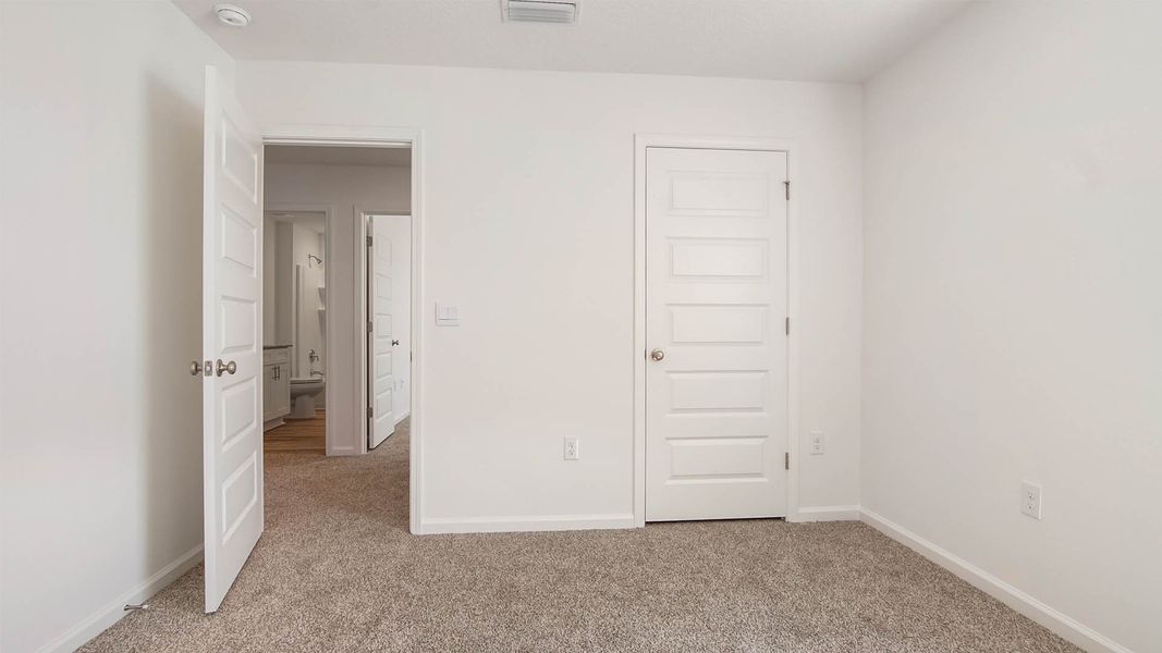 Representative unfurnished interior of a home built from the Robie by D.R. Horton in Riverwalk, Freeport (Image 38).
