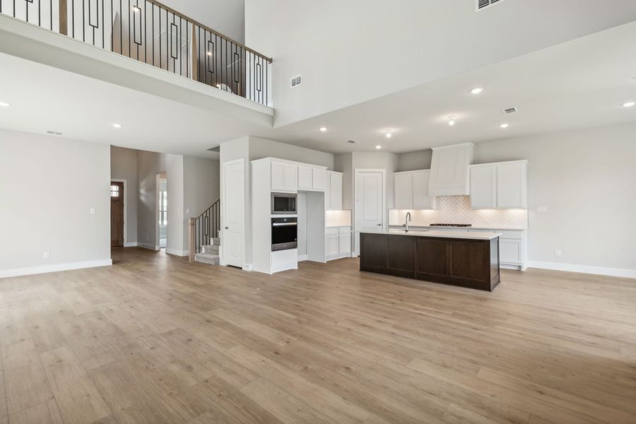 Spacious, unfurnished interior of a new home in Painted Tree Lakeside, McKinney (Image 22).