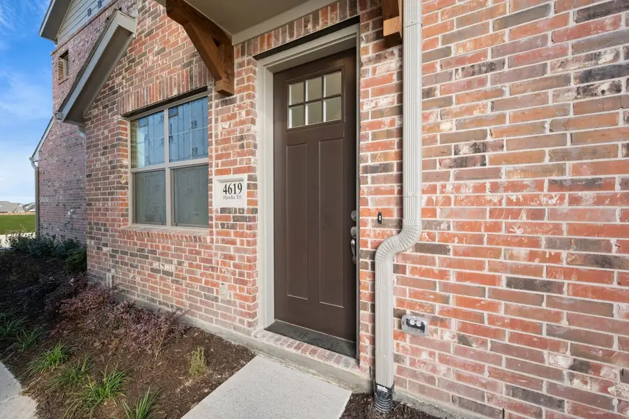 Exterior details and patio area of a home in Wildridge, Oak Point (Image 3).