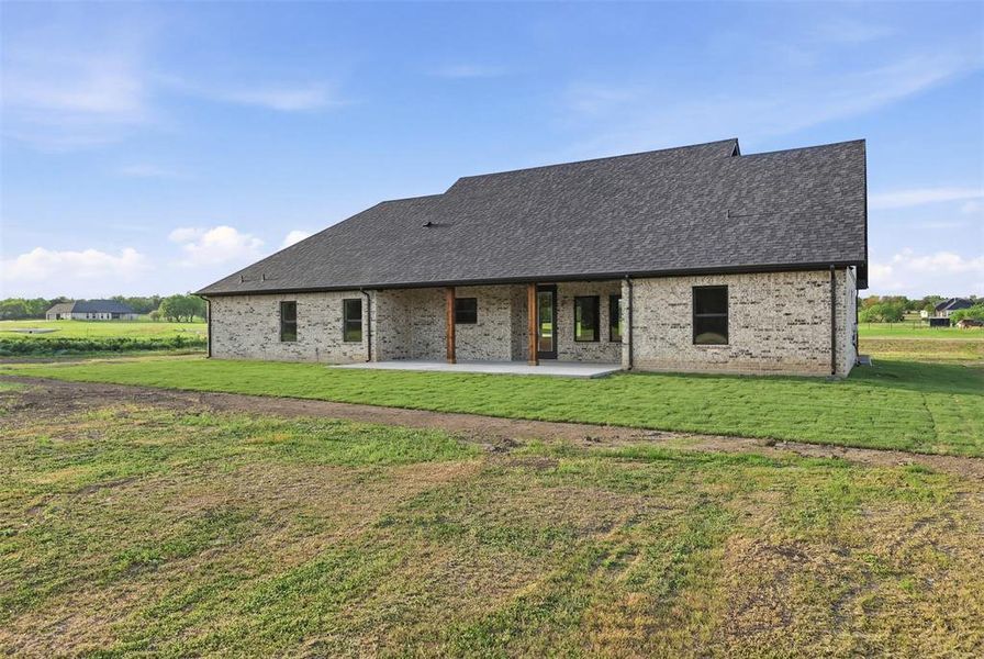 Exterior details and patio area of a home in , Weatherford (Image 20).