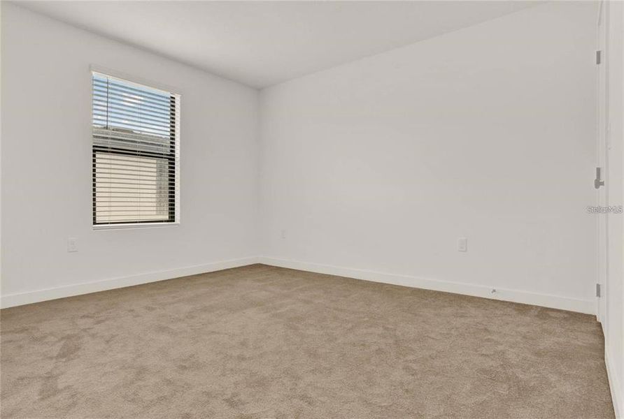 Spacious, unfurnished interior of a new home in , Kissimmee (Image 10).