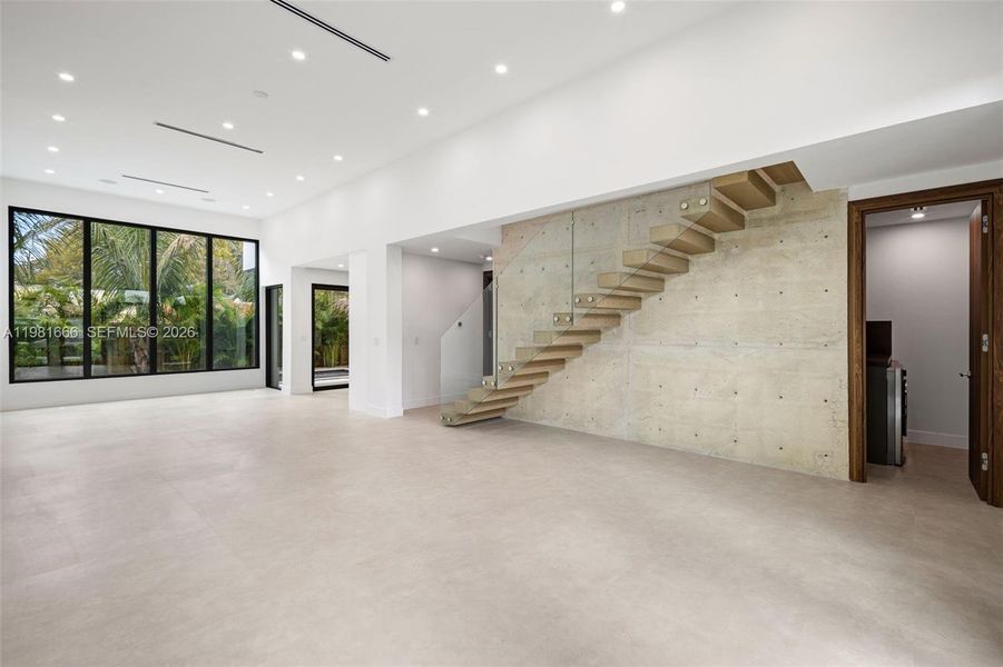 Spacious, unfurnished interior of a new home in , Miami (Image 18).