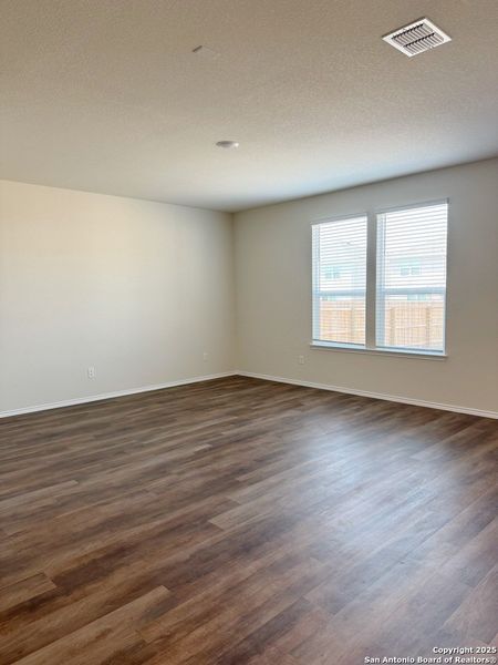 Spacious, unfurnished interior of a new home in Santa Clara, Converse (Image 13). Spacious, unfurnished interior of a new home in Santa Clara, Converse (Image 13).