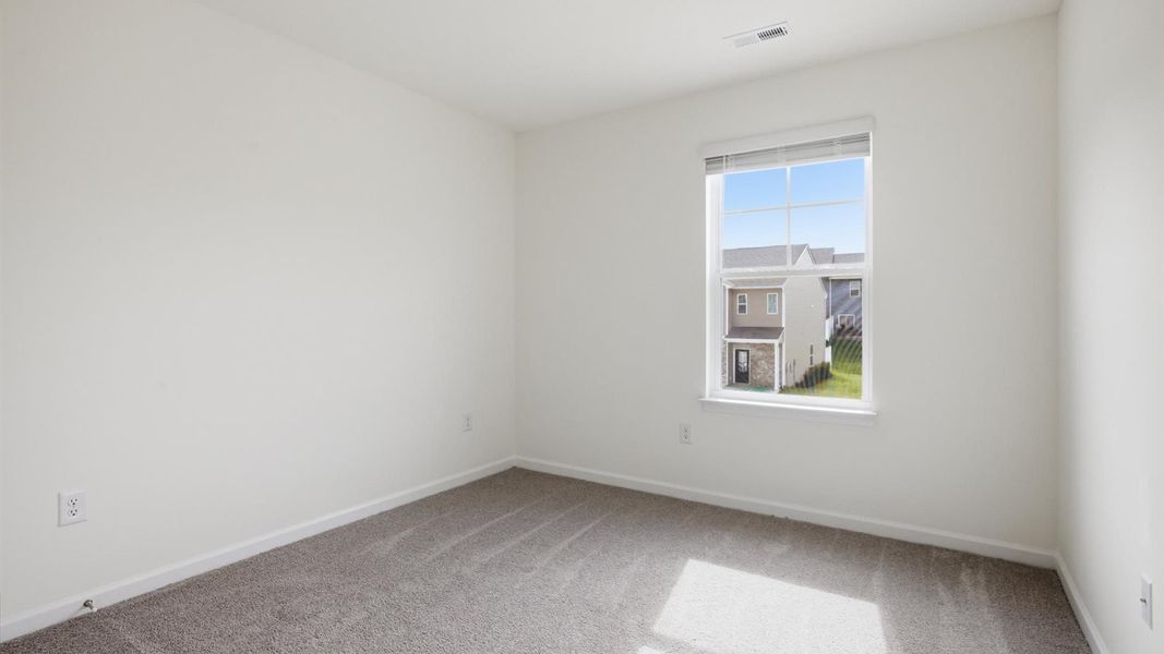 Spacious, unfurnished interior of a new home in Cherokee Crossing, Kodak (Image 23).