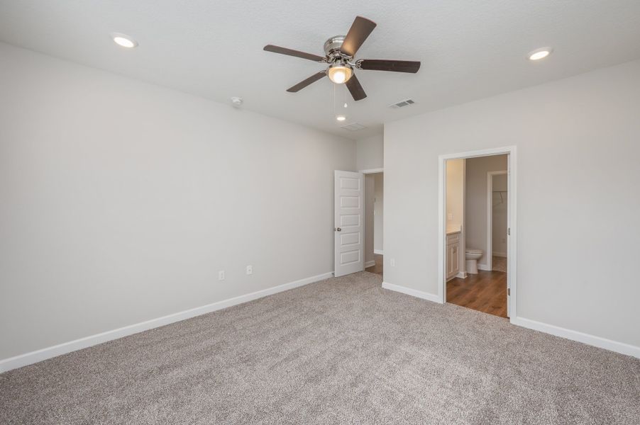 Spacious, unfurnished interior of a new home in Blossom Grove, Crestview (Image 23).