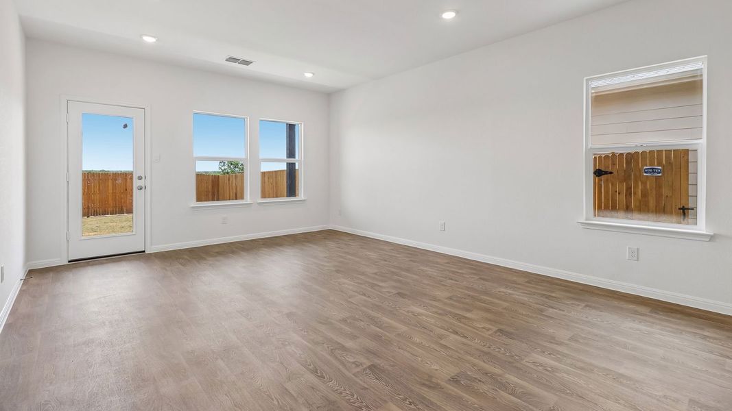 Spacious, unfurnished interior of a new home in Southgrove, Kyle (Image 16).
