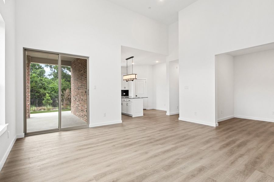 Spacious, unfurnished interior of a new home in Cottonwood Creek, Rowlett (Image 32). Spacious, unfurnished interior of a new home in Cottonwood Creek, Rowlett (Image 32).