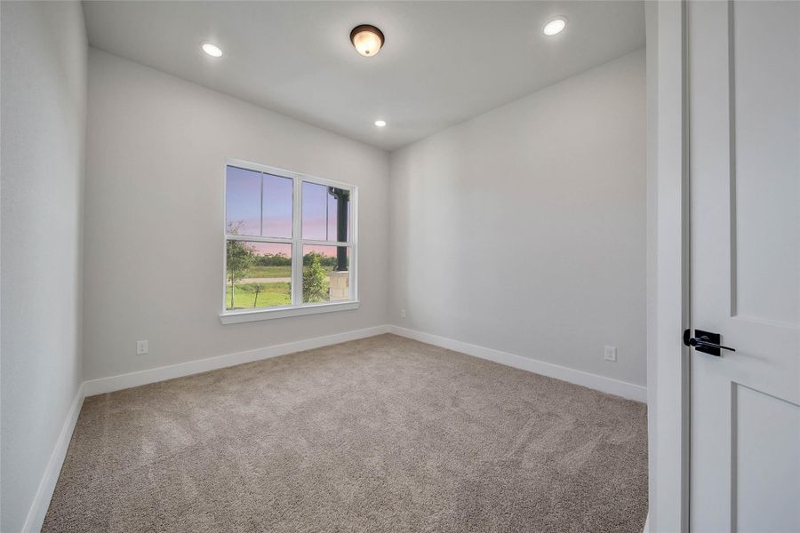 Spacious, unfurnished interior of a new home in Magnolia Bend, Rosharon (Image 36).