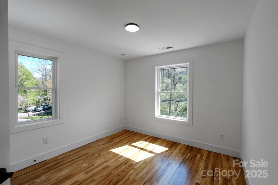 Spacious, unfurnished interior of a new home in , Asheville (Image 14).