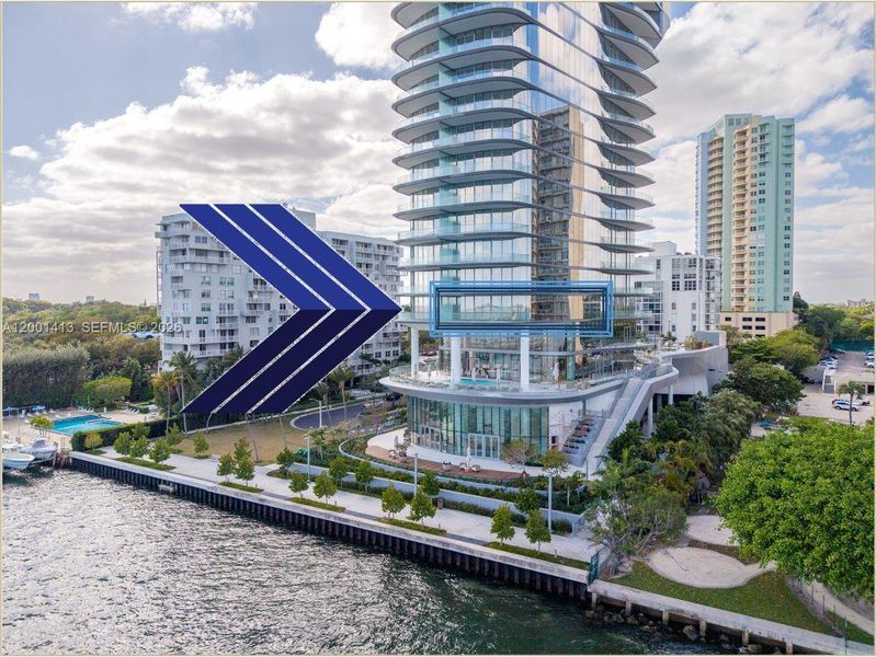 Condo located in Miami, FL showcasing its design and architecture (Image 5).