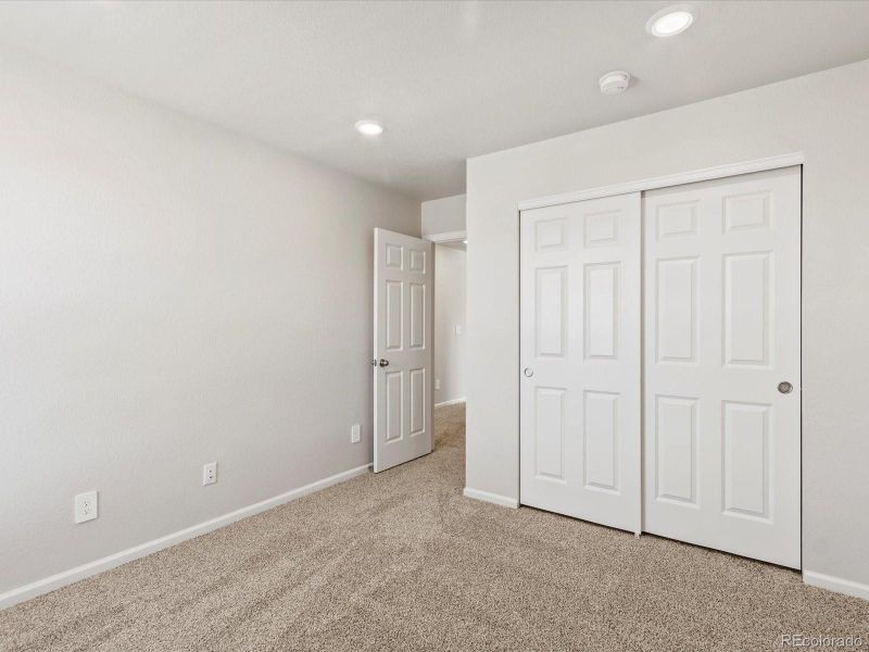 Spacious, unfurnished interior of a new home in Skyview at High Point, Aurora (Image 34).