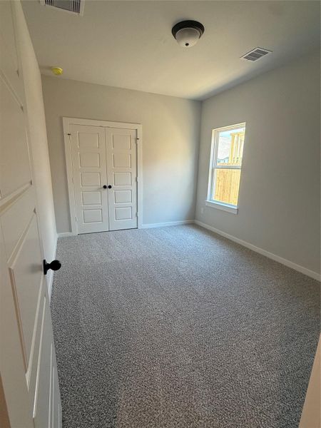 Spacious, unfurnished interior of a new home in Sundance Cove, Crosby (Image 9).