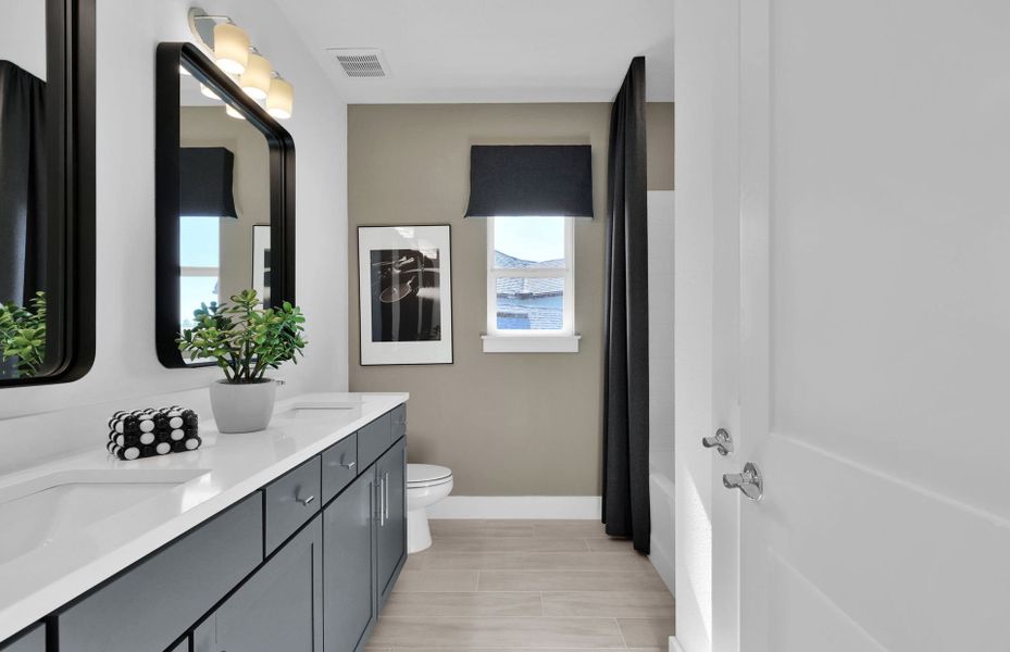 Merlot Grand | Owner's Bathroom Merlot Grand | Owner's Bathroom