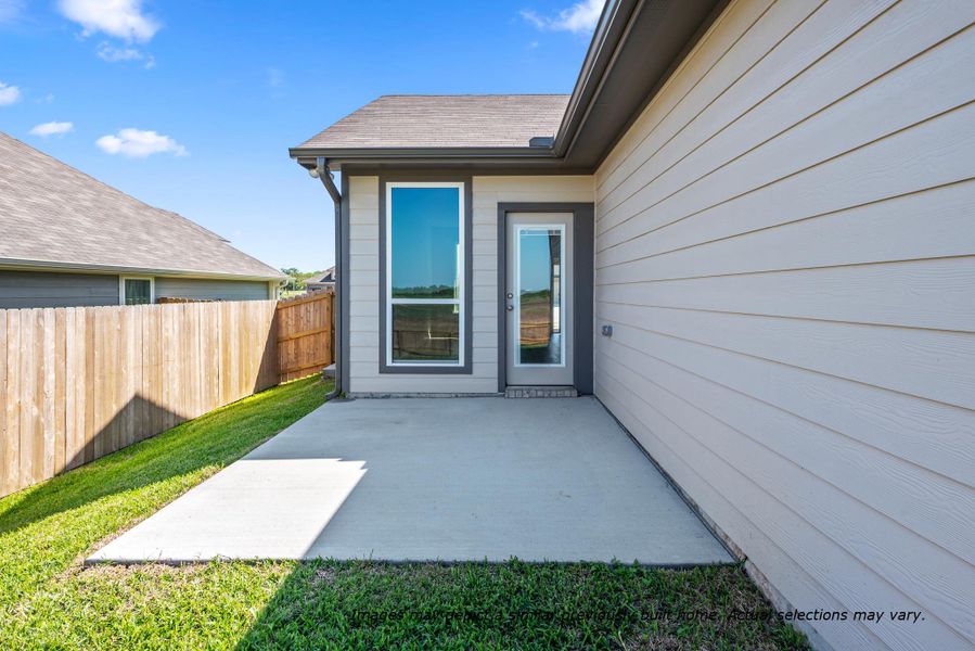 Exterior details and patio area of a home in Eagles Landing, Waco (Image 3).