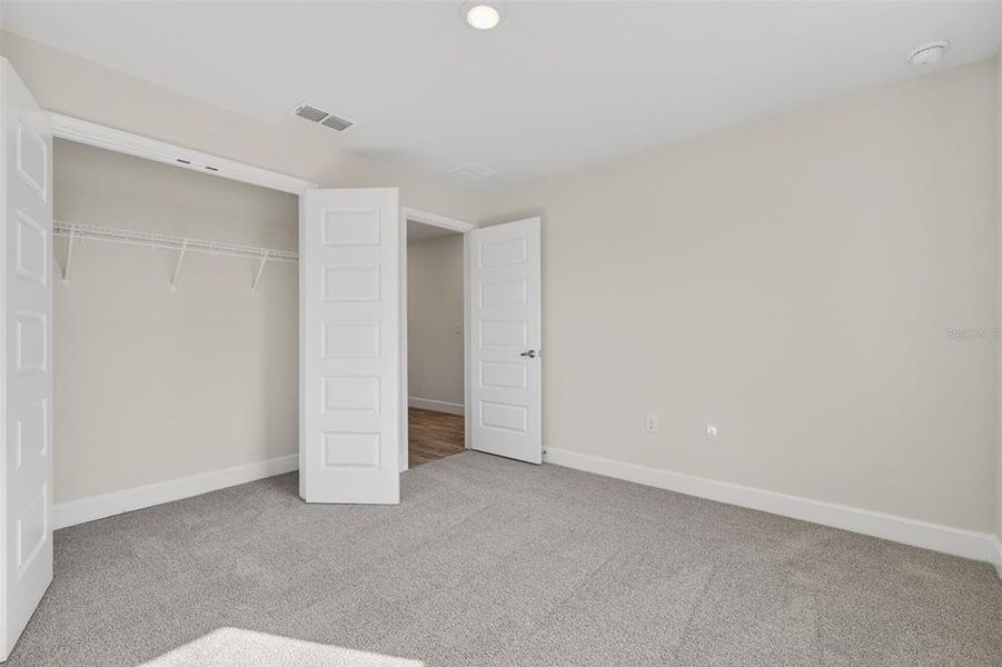 Spacious, unfurnished interior of a new home in Hill Country Estates, Dade City (Image 24).