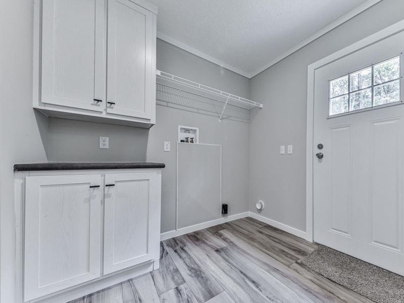 Spacious, unfurnished interior of a new home in , Jasper (Image 20).