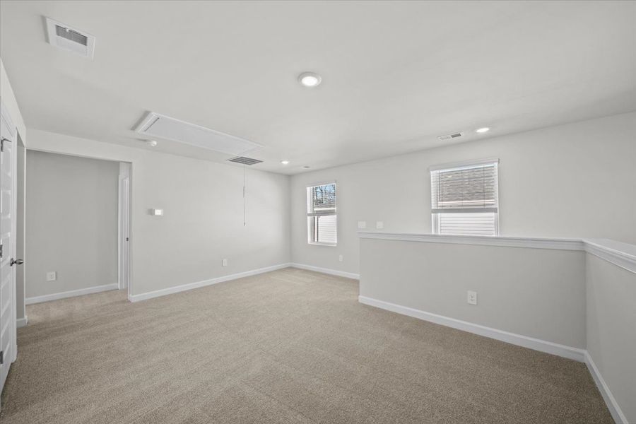 Spacious, unfurnished interior of a new home in Village at White Pine, Pendleton (Image 16).