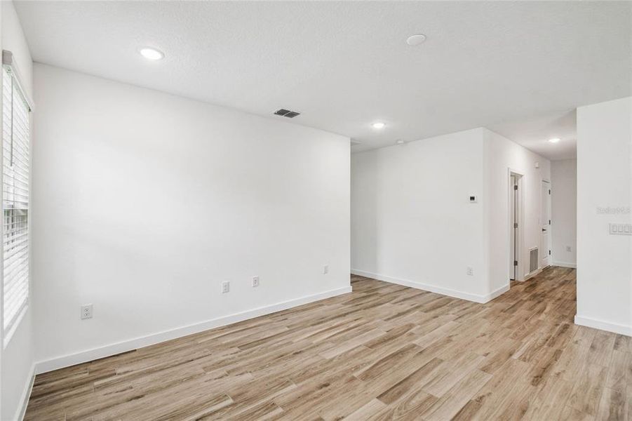 Spacious, unfurnished interior of a new home in , Citrus Springs (Image 12).