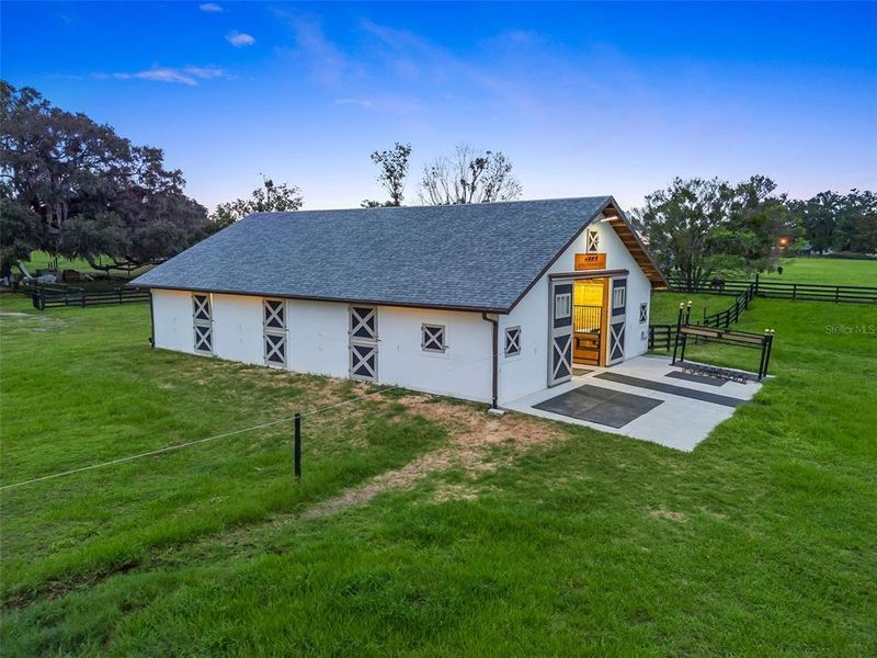 Exterior details and patio area of a home in , Ocala (Image 48).