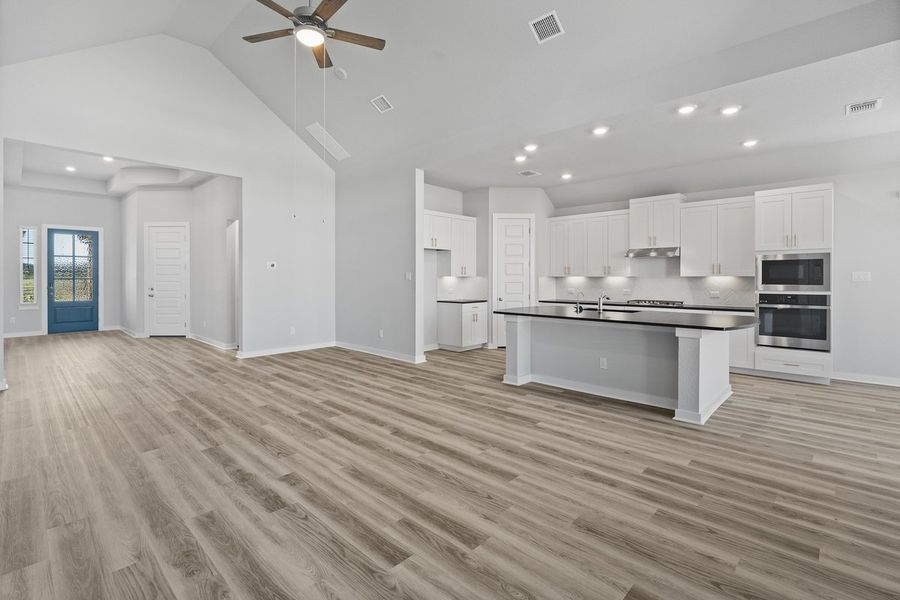 Spacious, unfurnished interior of a new home in Lariat, Liberty Hill (Image 38).